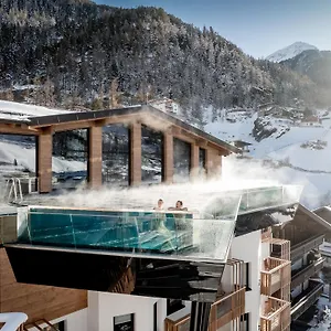 ***** Hotel – Alpine . Luxury . Life Österreich